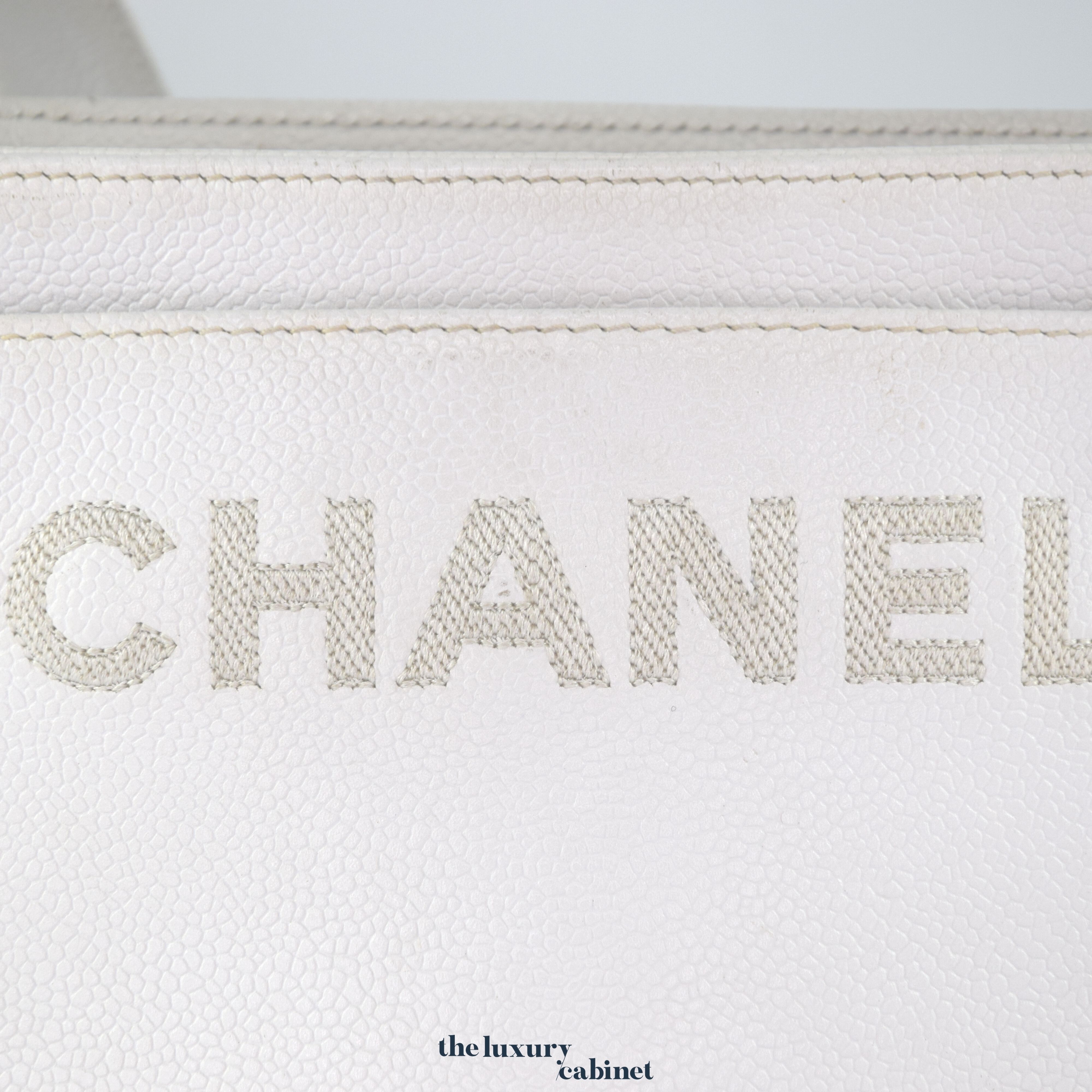 Chanel Logo Tote Weiß