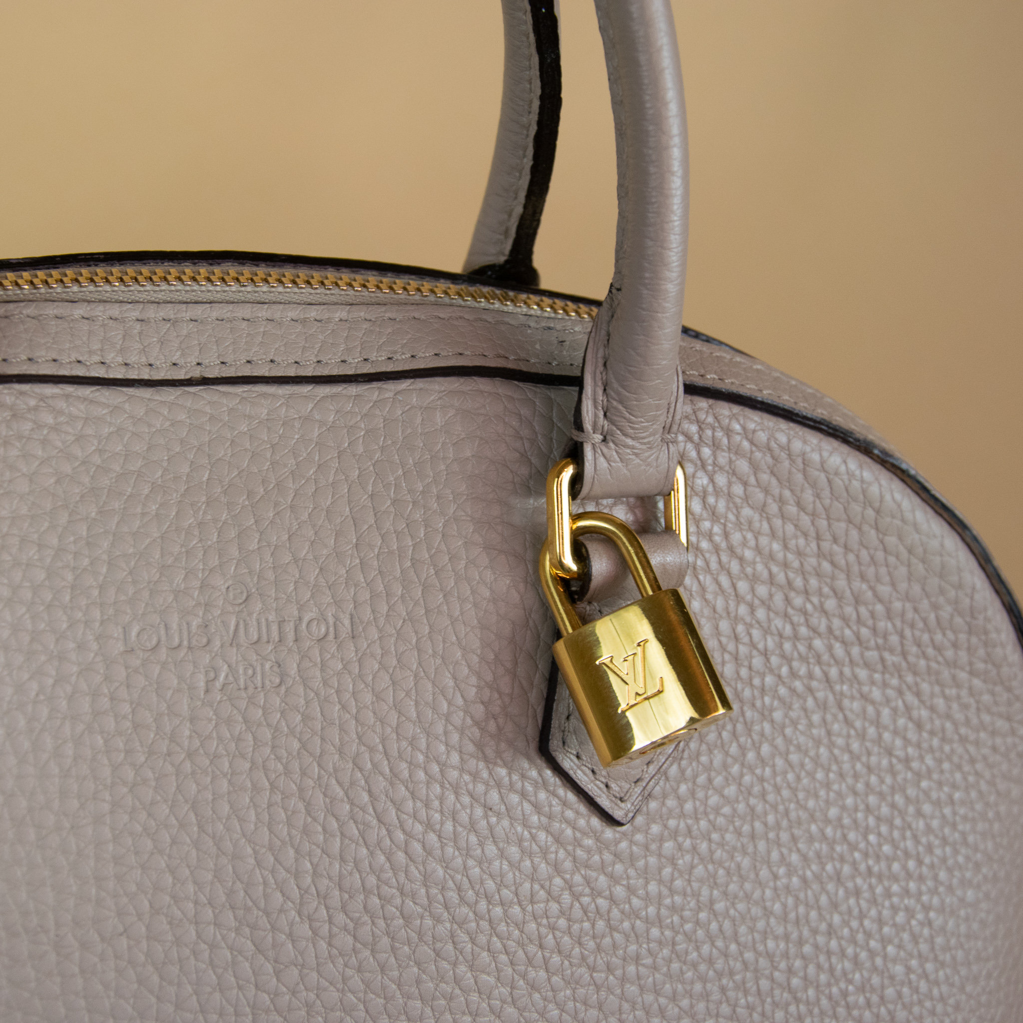 Louis Vuitton Sable Taurillon Leather Alma PM Farbe Galet