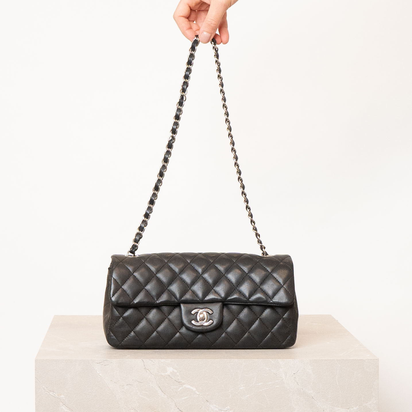 Chanel Timeless Classic Baguette Tasche Schwarz mit silberner Hardware