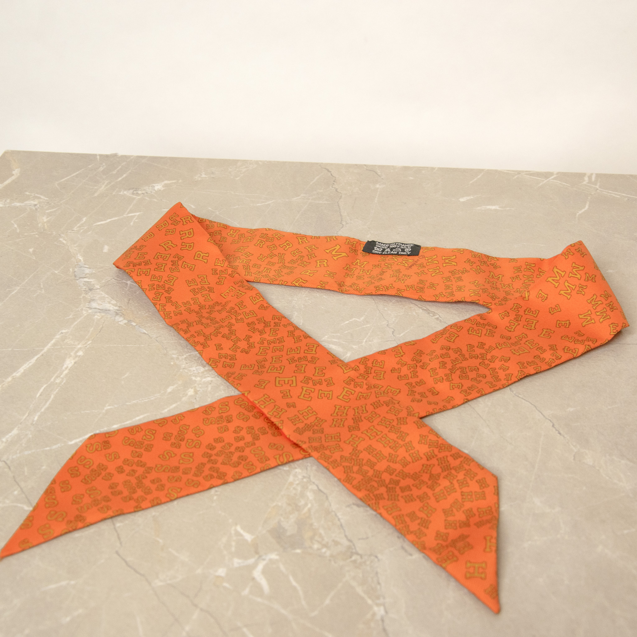 Hermès Twilly Buchstaben Orange mit Box Neuwertig