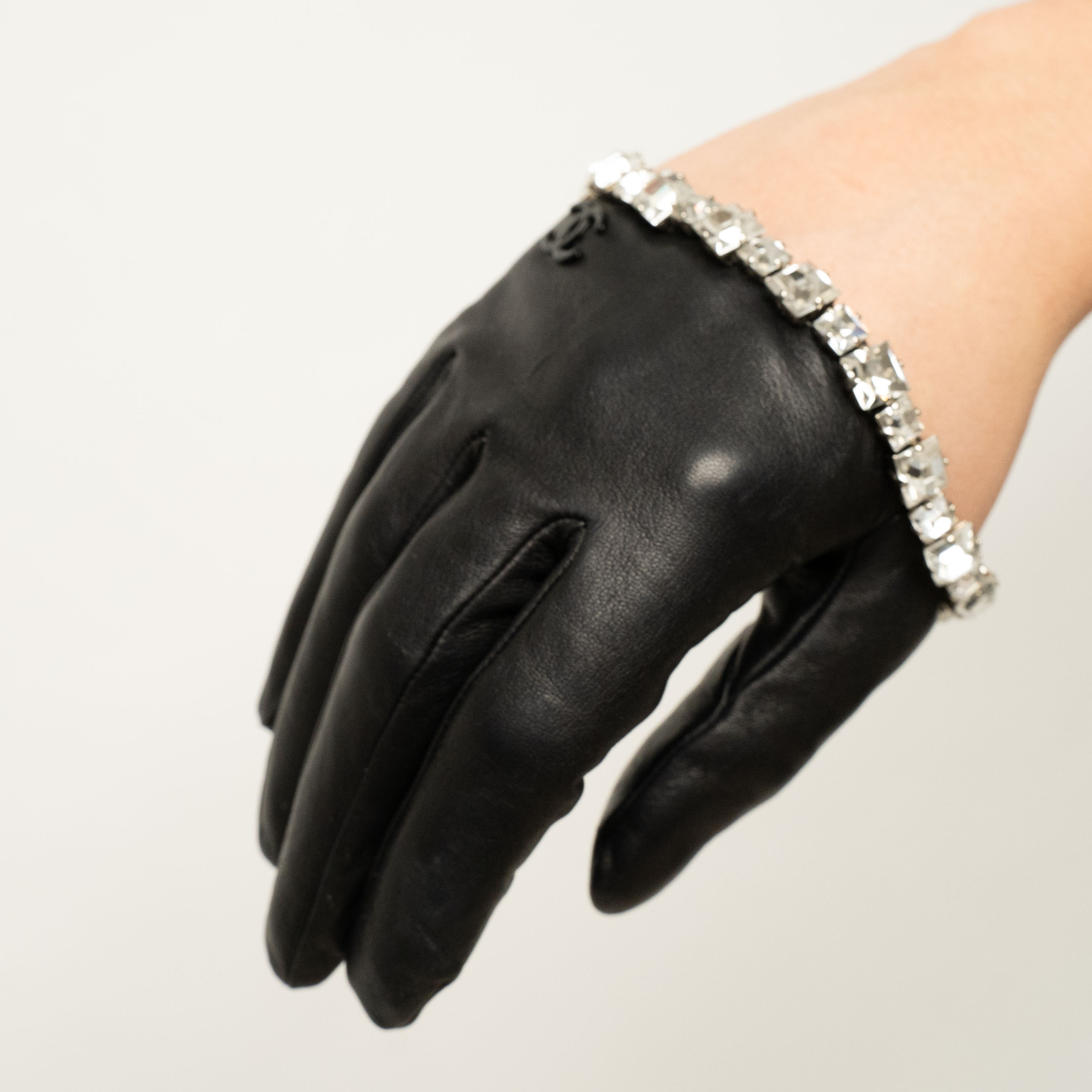 Chanel Halbfinger Handschuhe Schwarz Lammnappa mit Kristallen