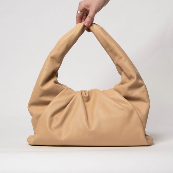 Bottega Veneta The Shoulder Pouch Tasche beige