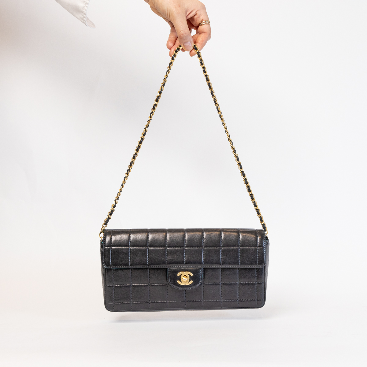 Chanel Classic Baguette Tasche Schwarz mit goldener Hardware